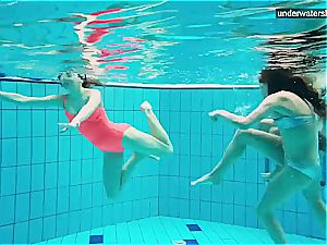 3 bare girls have fun underwater