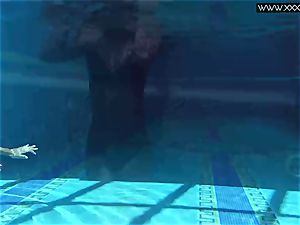 Tiffany Tatum undresses nude underwater